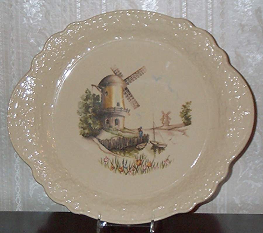 UNI49 Handled Cake Plate by Universal-1