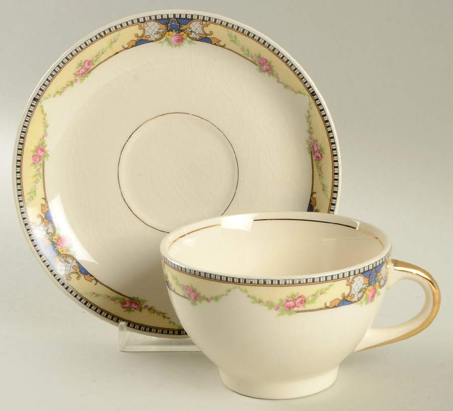 UNI5 Flat Cup & Saucer Set by Universal-1