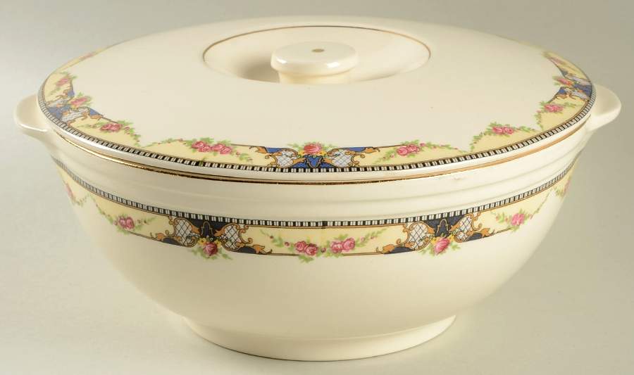 UNI5 2 Qt Round Covered Casserole by Universal-1