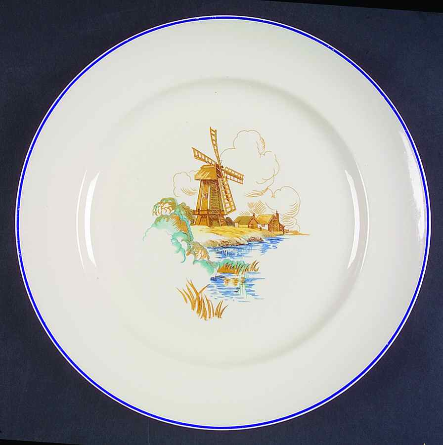 UNI69 Dinner Plate by Universal-1