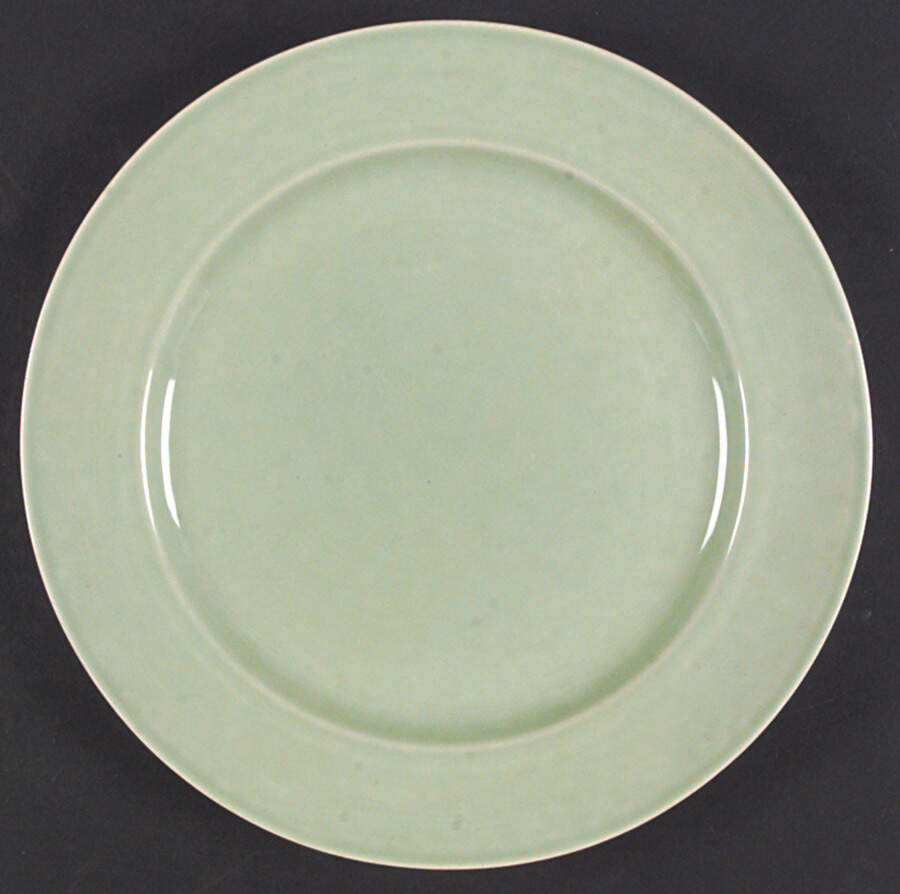 Camwood Ivory Green Dinner Plate by Universal-1