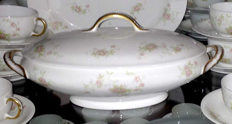 UNC89 Oval Covered Vegetable by Union Ceramique-1