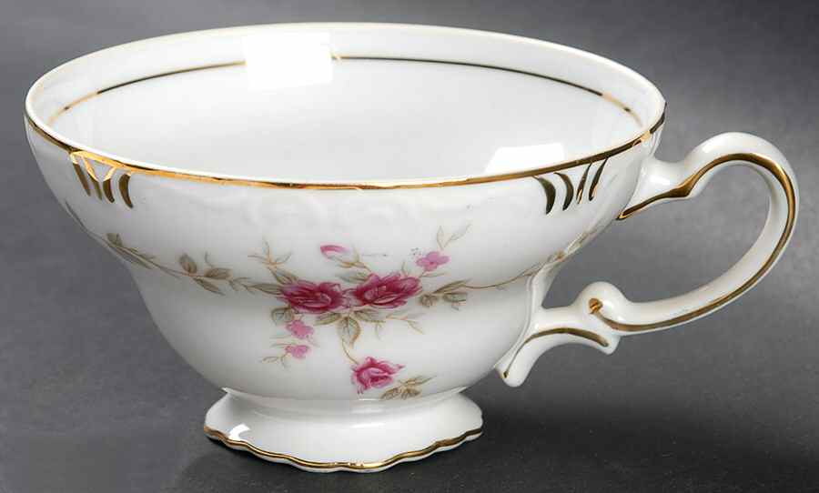 Caroline Footed Cup by Ucagco-1