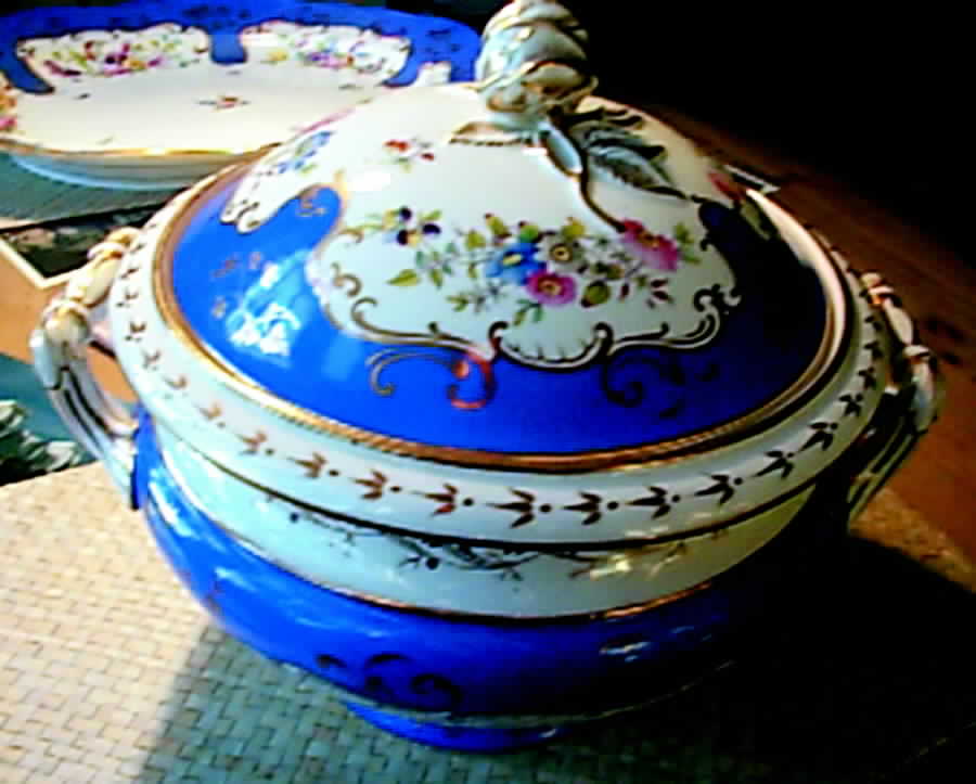 UC7 Tureen &  Lid by Unknown Manufacturer-1