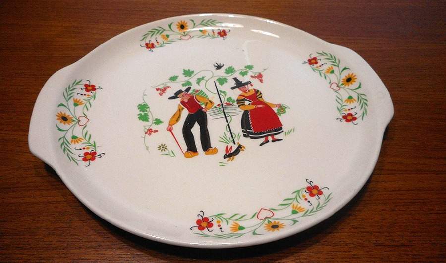 UNI112 Handled Cake Plate by Universal-1