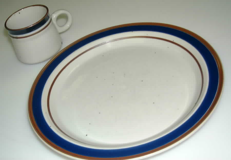 Accent Dinner Plate by Unknown Manufacturer-1