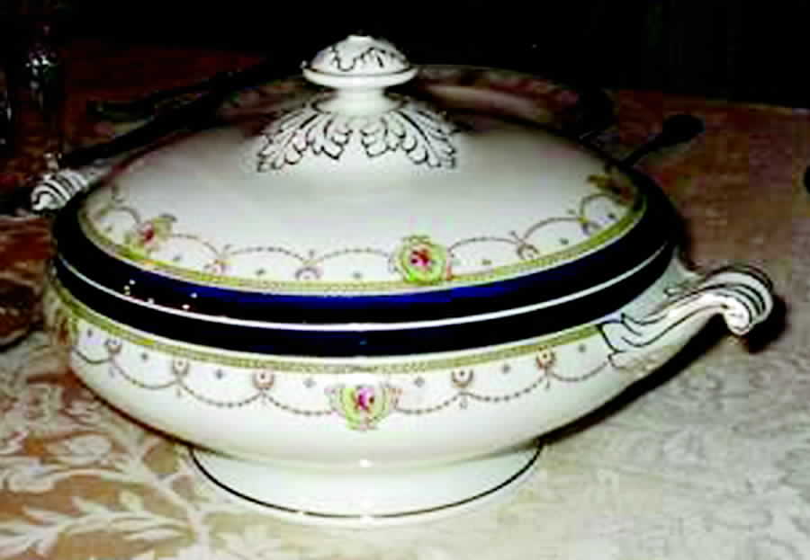 ENG216 Round Covered Vegetable by England-1