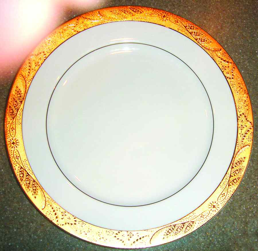 UC385 Dinner Plate by Unknown Manufacturer-1