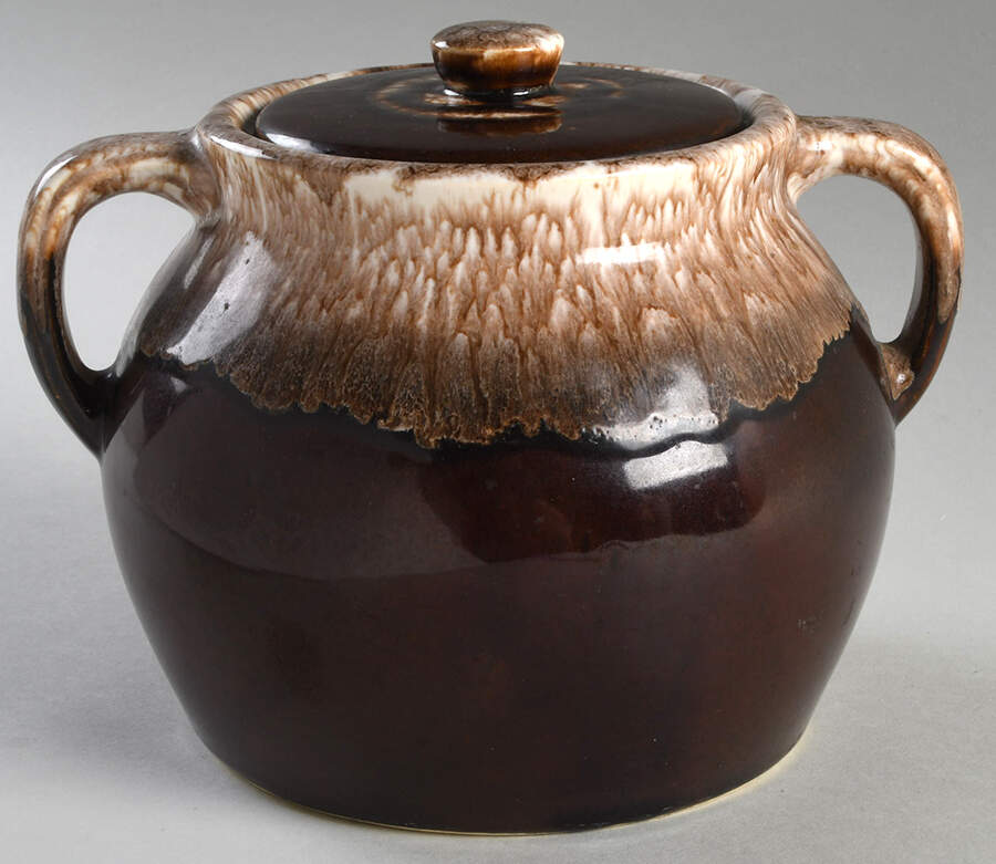 Casual Brown Bean Pot & Lid by SCIO-1