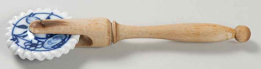 Blue Onion Pastry Cutter & Wood Handle by Unknown Manufacturer-1