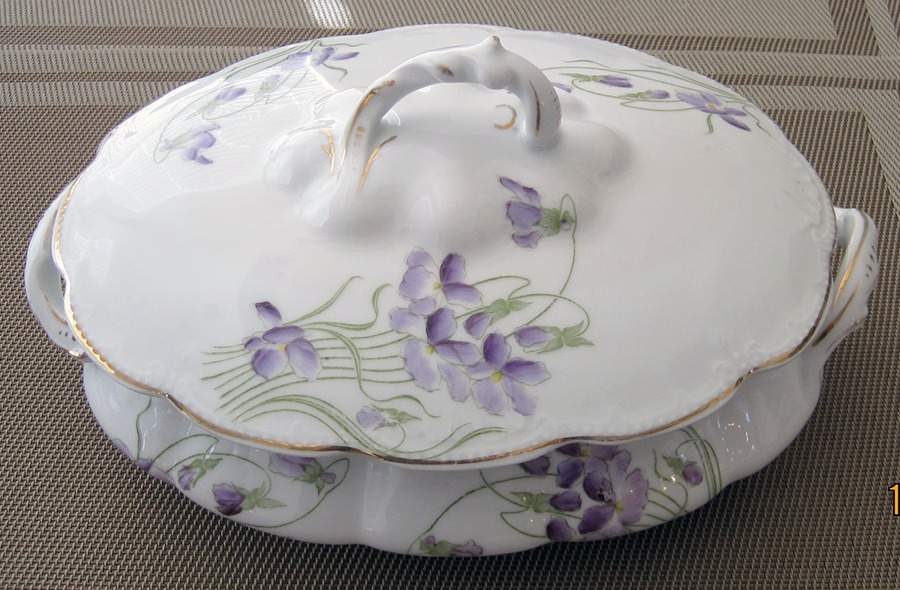 10081 Oval Covered Vegetable by Unknown Manufacturer-1