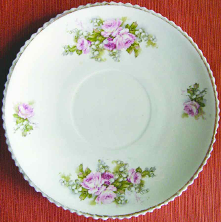 425 Saucer by Unknown Manufacturer-1