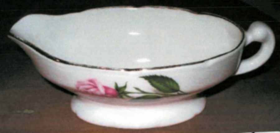 Queen of Roses Gravy Boat by Mount Clemens-1