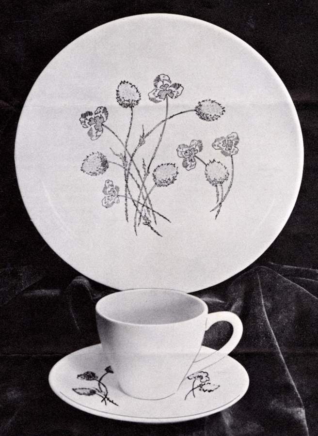 Clover Dinner Plate by Universal-1