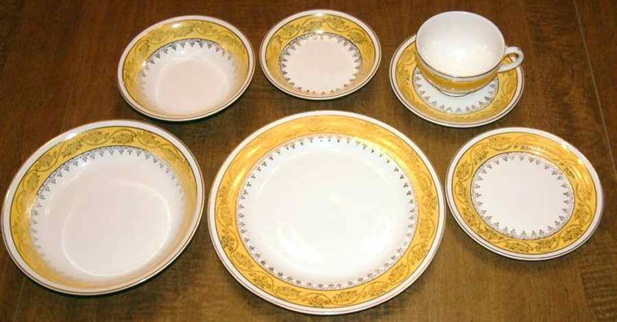 UNI187 Dinner Plate by Universal-1