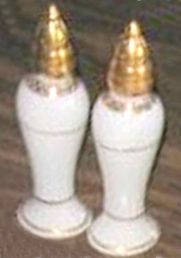 KUT423 Salt & Pepper Set by Kutani-1