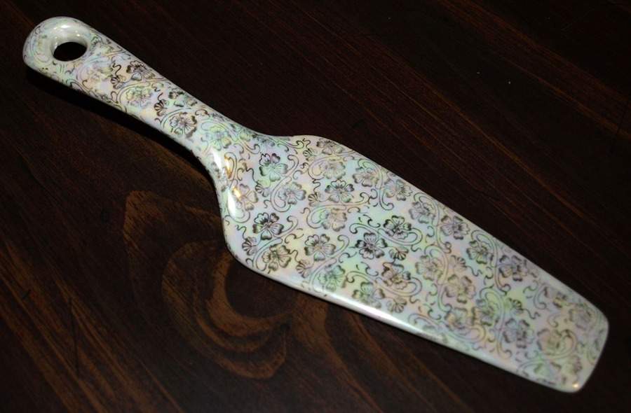 Lady Pearlwick Solid Ceramic Pie/Cake Server by USA-1