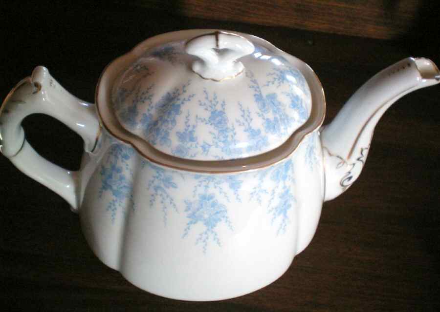 997 Teapot & Lid by Unknown Manufacturer-1