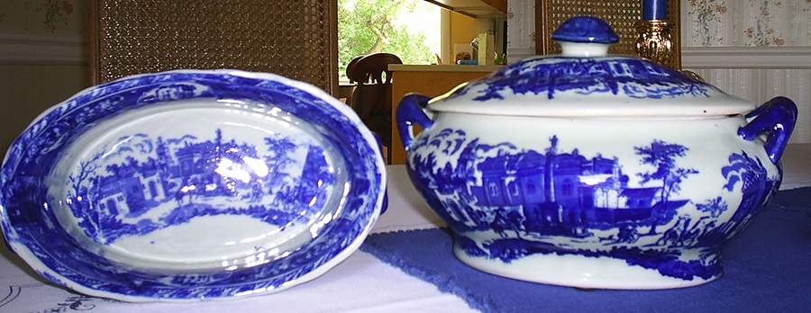 CX919 Oval Tureen & Lid with Underplate by China (Made in China)-1