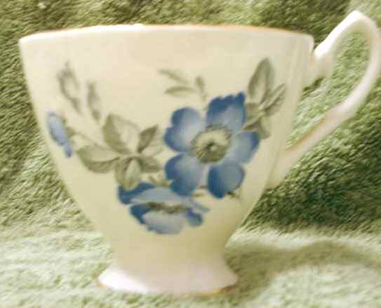 Ezc1 Footed Cup by English Castle-1