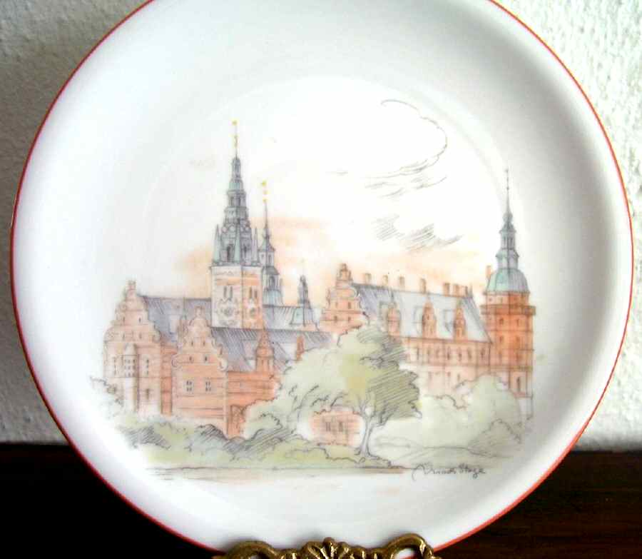 UC554 Dinner Plate by Unknown Manufacturer-1