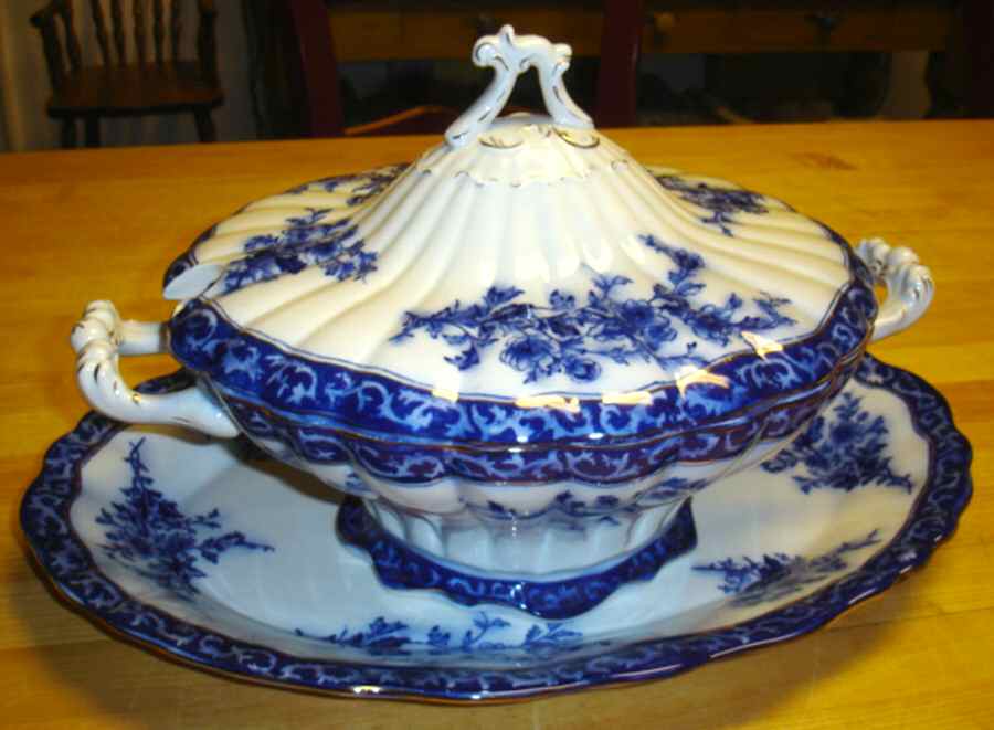 CX912 Tureen &  Lid by China (Made in China)-1