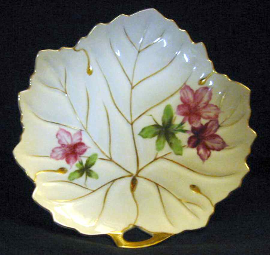 UCA71 Leaf Shaped Dish by Ucagco-1