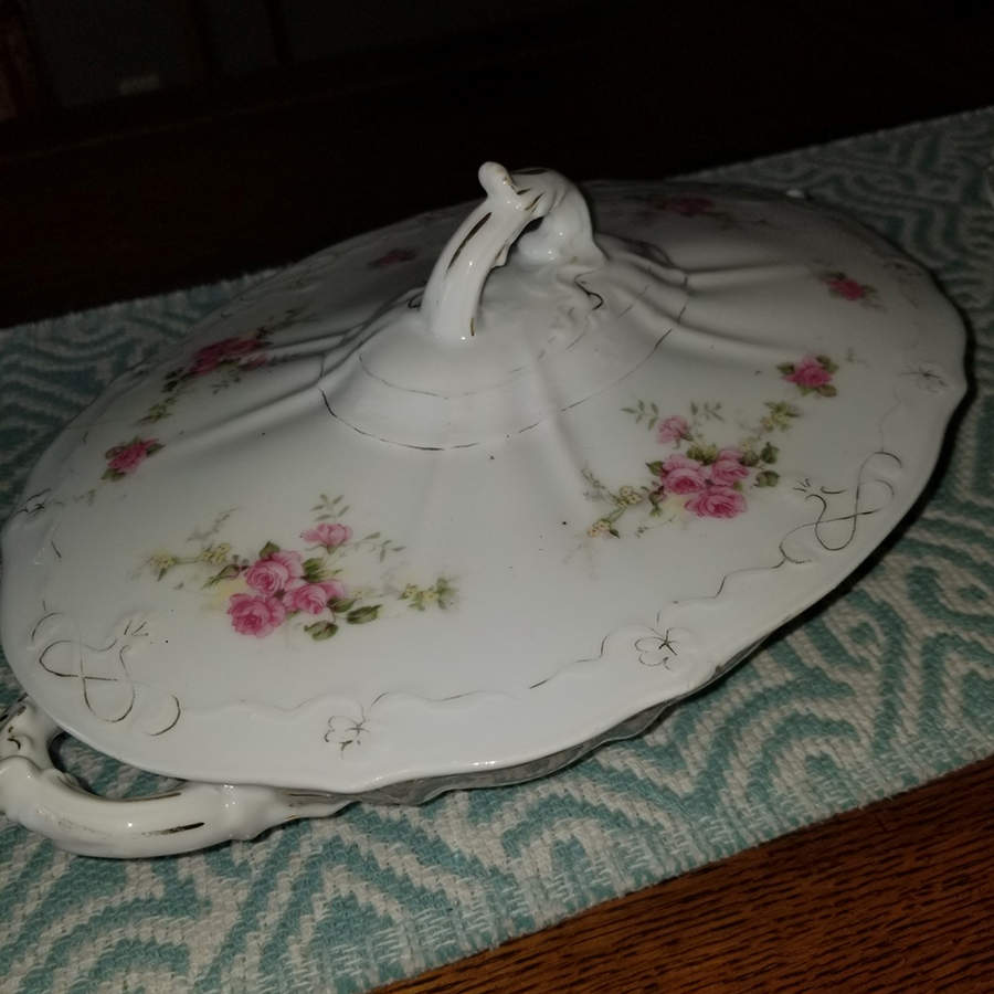 UC700 Oval Covered Vegetable by Unknown Manufacturer-1