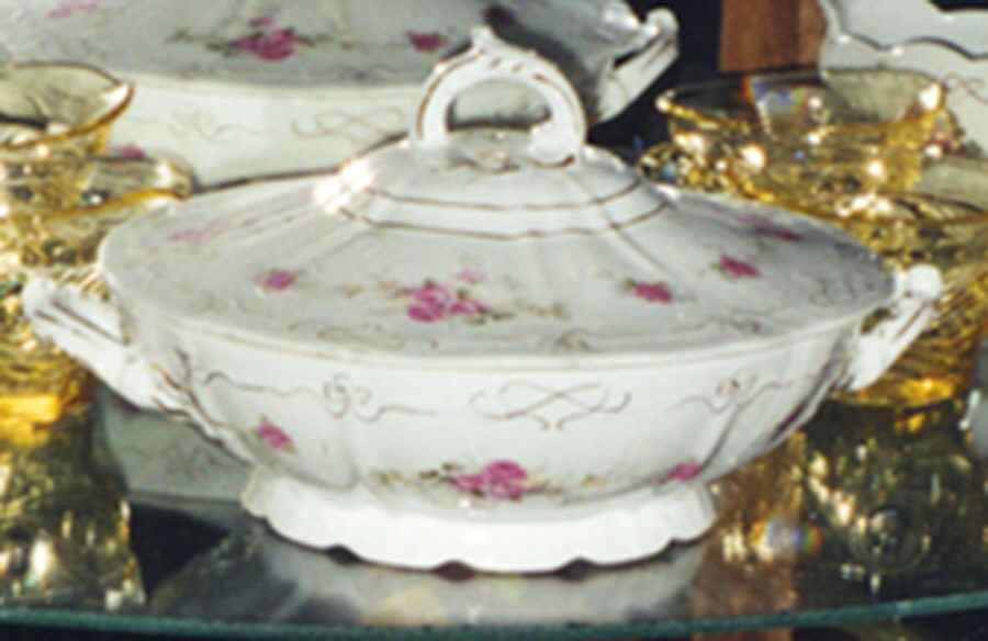 UC700 Round Covered Vegetable by Unknown Manufacturer-1