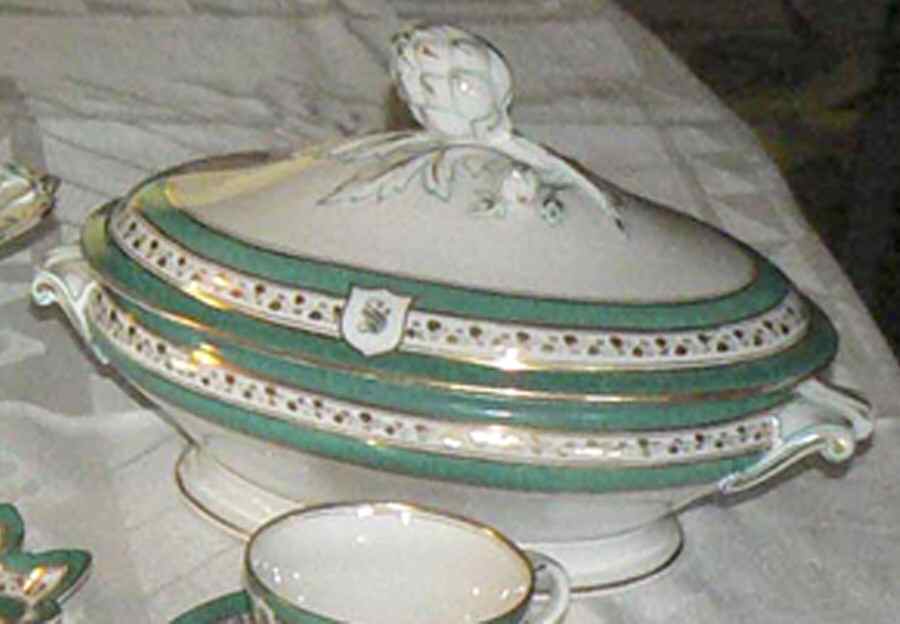 UC718 Tureen &  Lid by Unknown Manufacturer-1