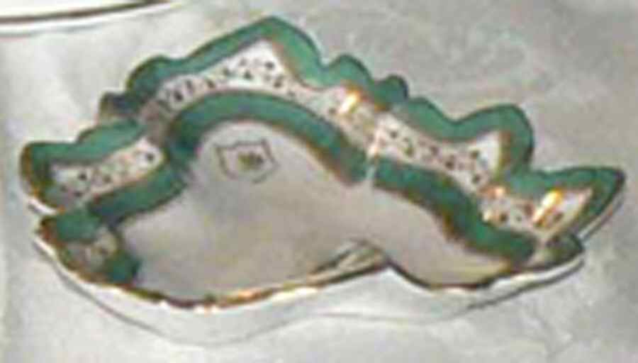 UC718 Leaf Shaped Dish by Unknown Manufacturer-1
