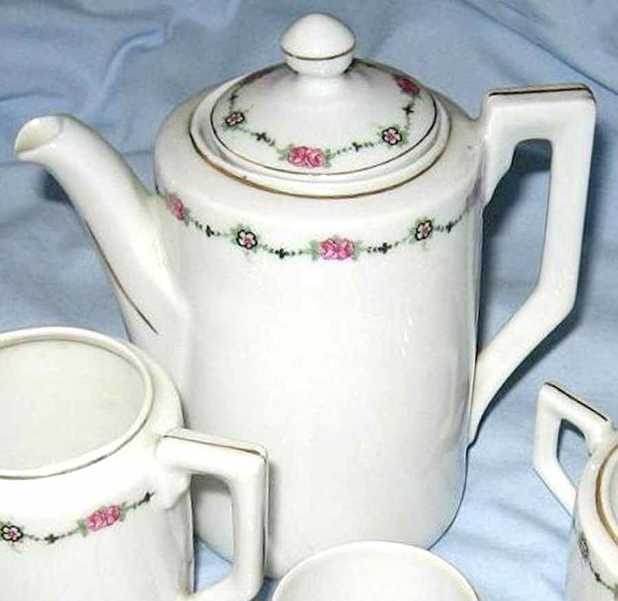 UC743 Coffee Pot & Lid by Unknown Manufacturer-1