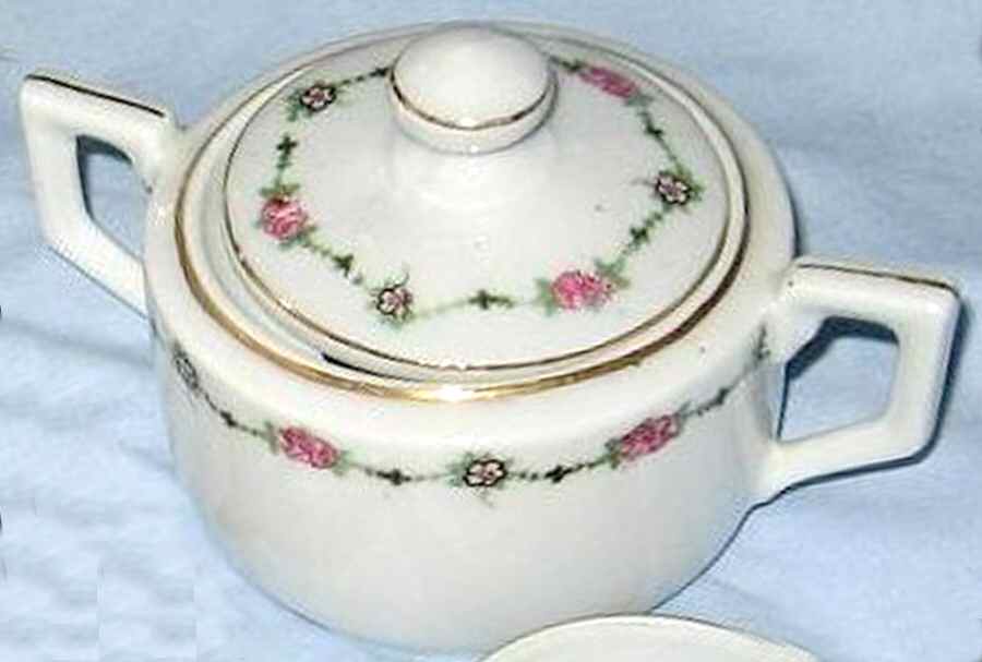 UC743 Sugar Bowl & Lid by Unknown Manufacturer-1