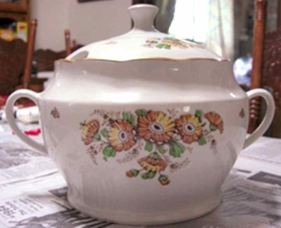 RUS12 Tureen &  Lid by Russia-1