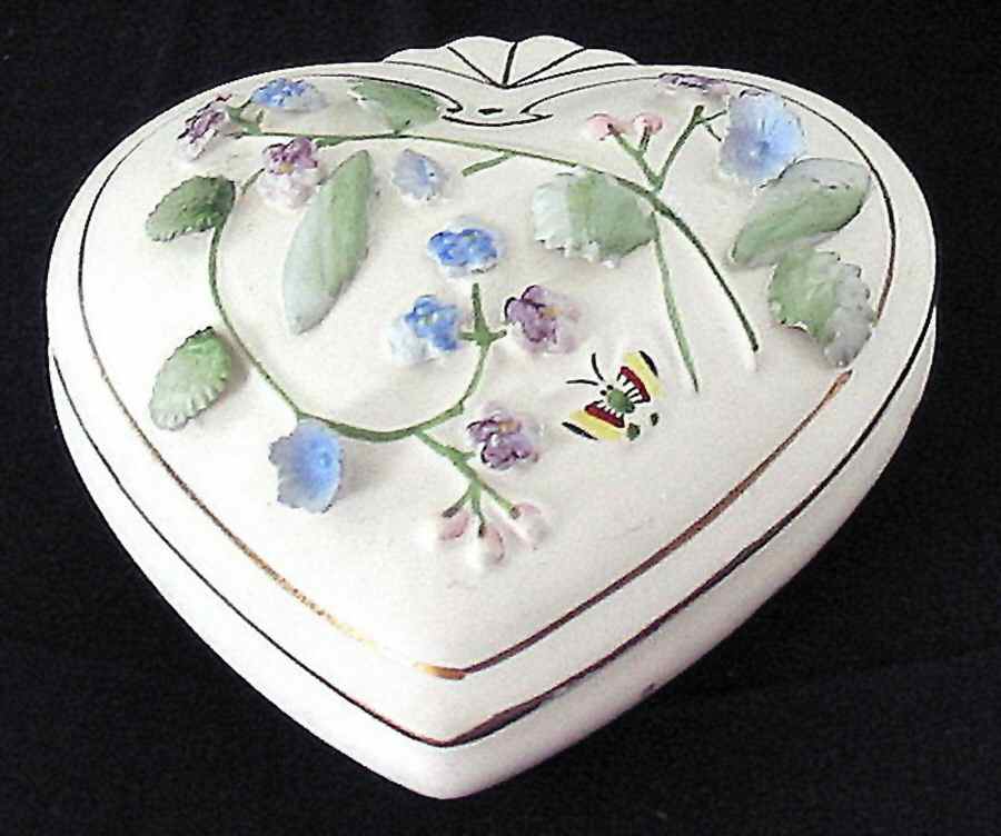 6190 Heart Shape Box & Lid by Unknown Manufacturer-1