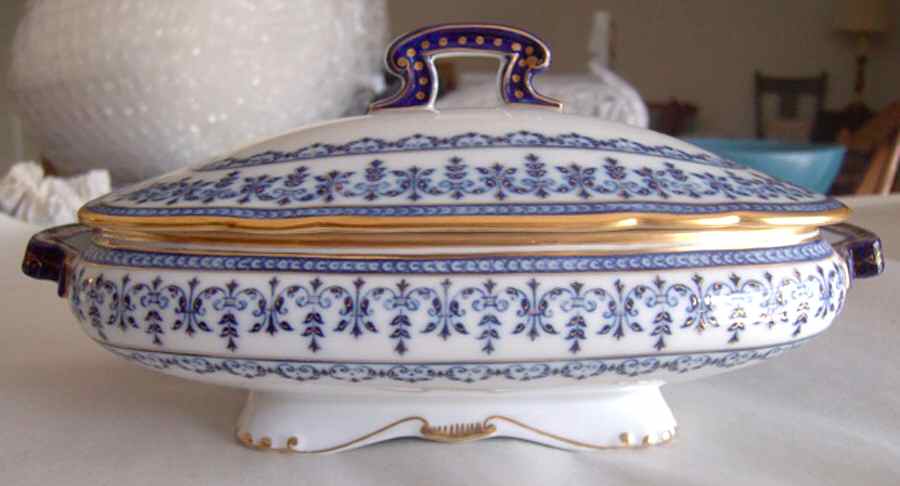 4566 Round Covered Vegetable by Unknown Manufacturer-1