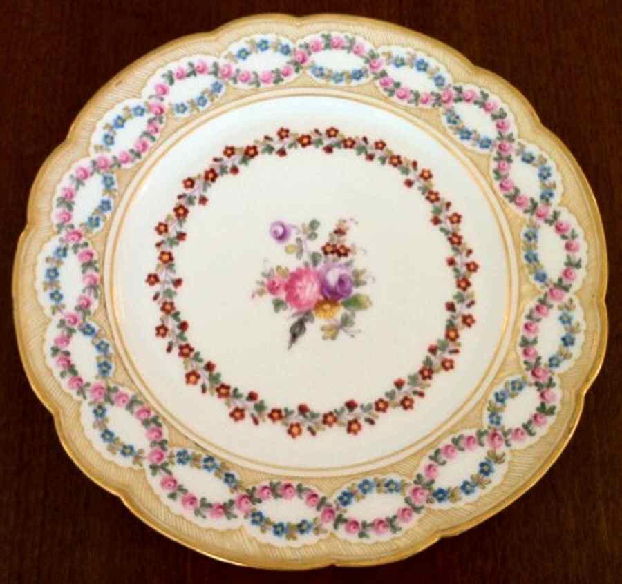 UC825 Dinner Plate by Unknown Manufacturer-1