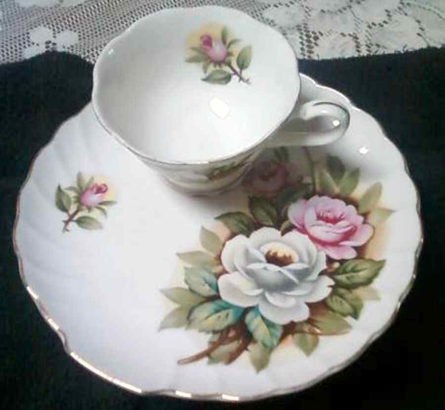 9909 Snack Plate & Cup Set by Unknown Manufacturer-1