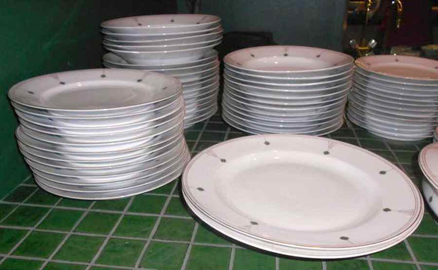 10865 Dinner Plate by Unknown Manufacturer-1