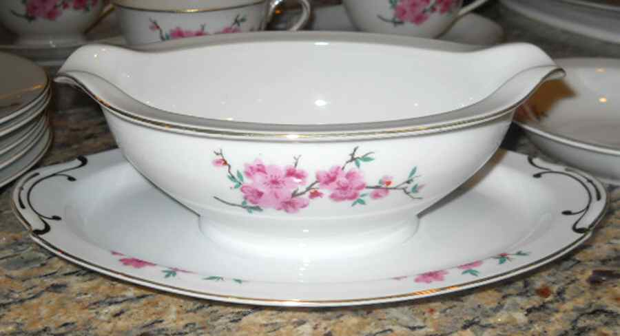 UC891 Gravy Boat with Attached Underplate by Unknown Manufacturer-1