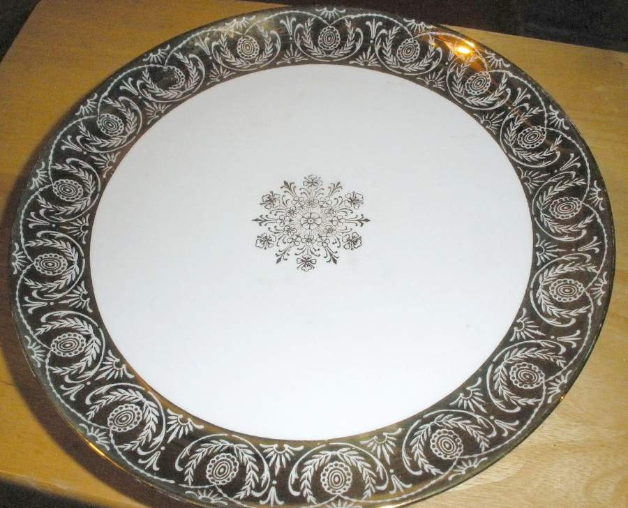 Milbern Dinner Plate by USA-1