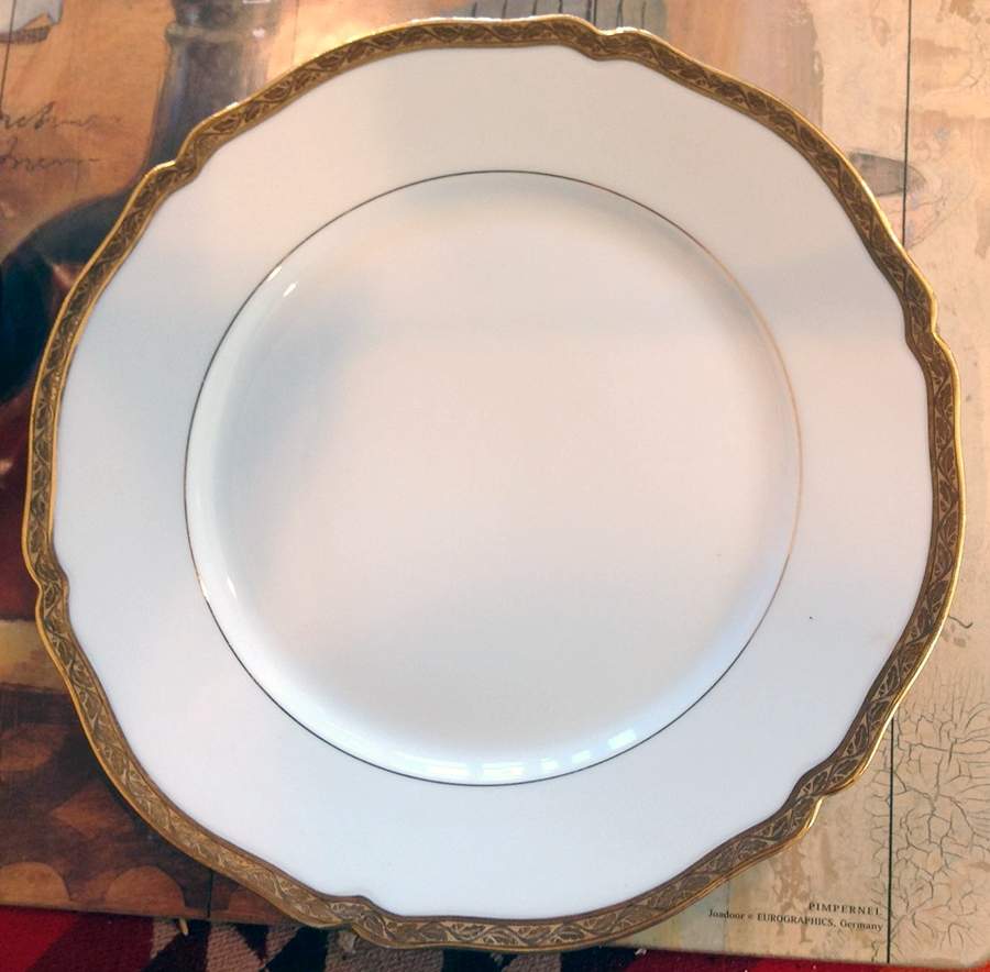 UNE6 Dinner Plate by Union Porcelaniere-1