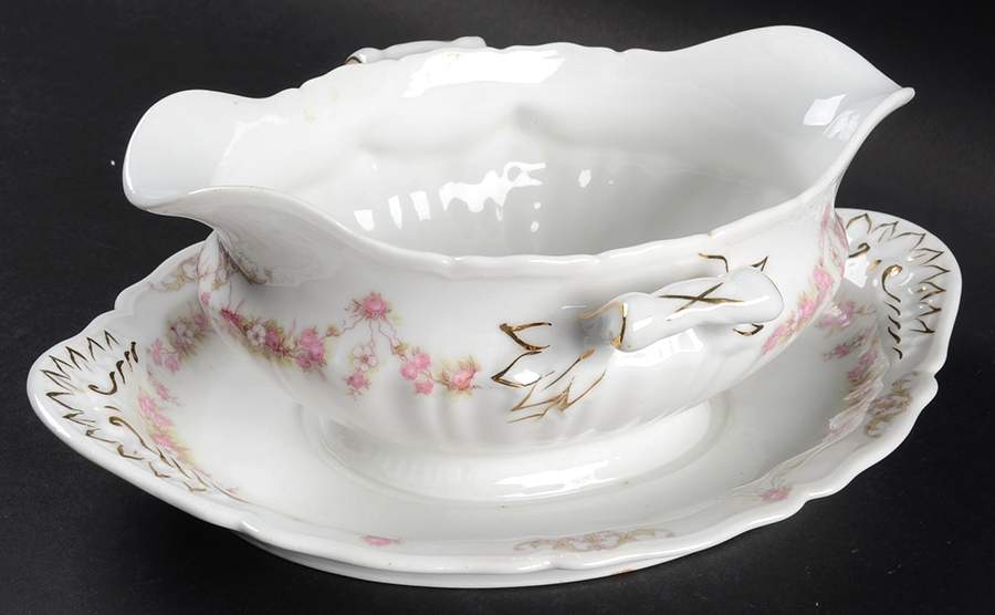VNN2 Gravy Boat with Attached Underplate by Vienna-1