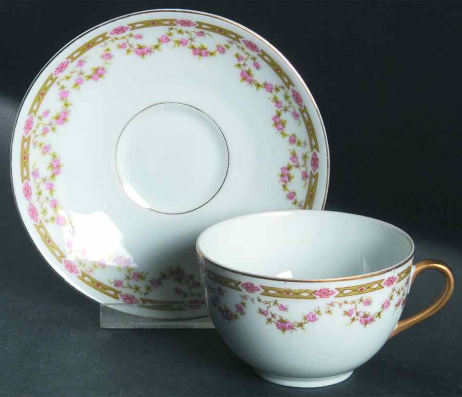 VTO31 Flat Cup & Saucer Set by Victoria (Austria)-1