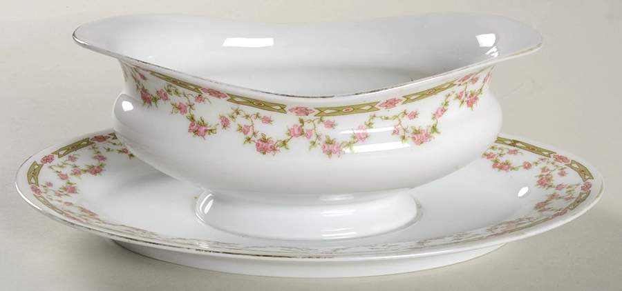 VTO31 Gravy Boat with Attached Underplate by Victoria (Austria)-1
