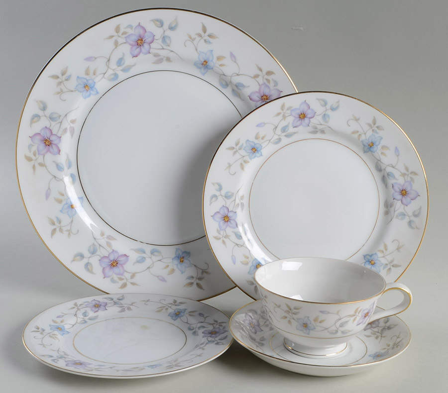 Celeste 5 Piece Place Setting by Valmont-1