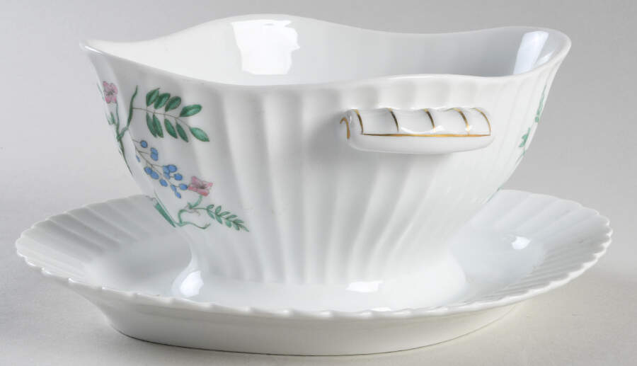 Carlina Gravy Boat with Attached Underplate by Vista Alegre-1