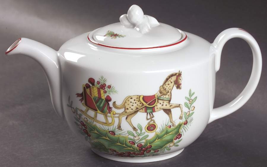 Christmas Magic Teapot & Lid by Vista Alegre-1