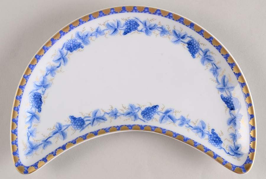 Douro Crescent Salad Plate by Vista Alegre-1