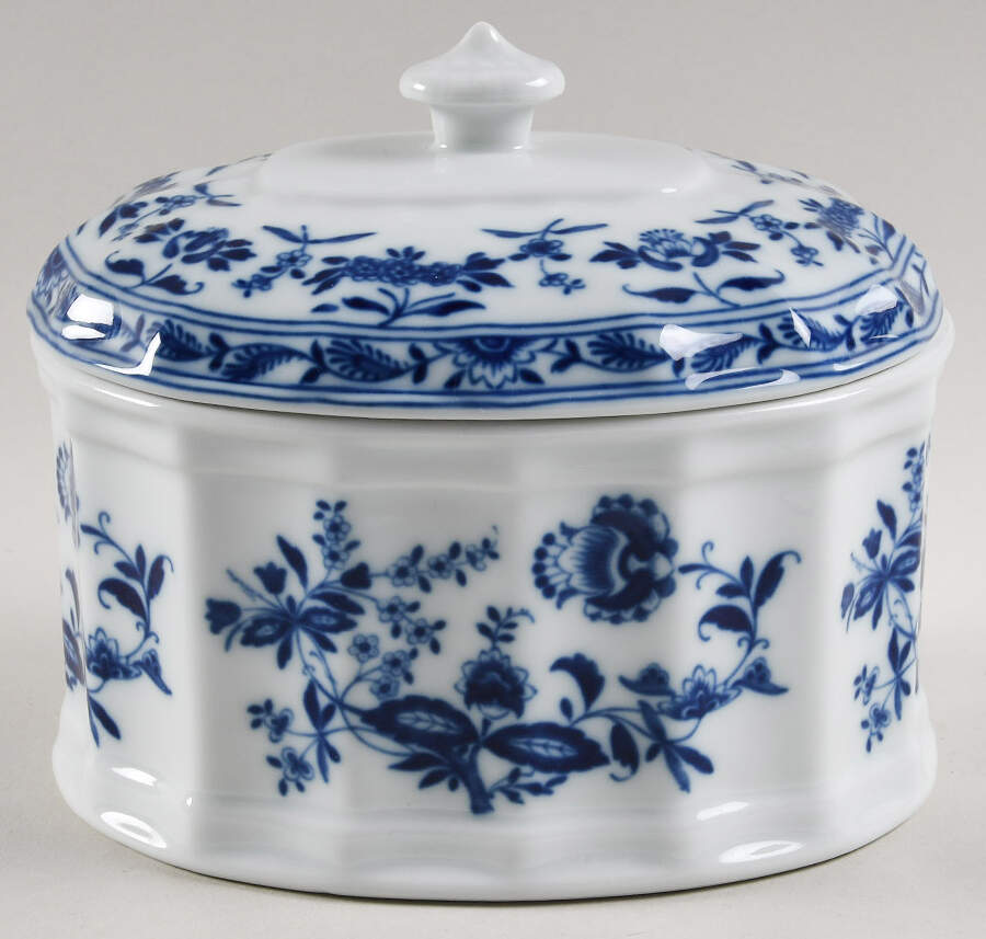 Margao 6" Oval Box & Lid by Vista Alegre-1